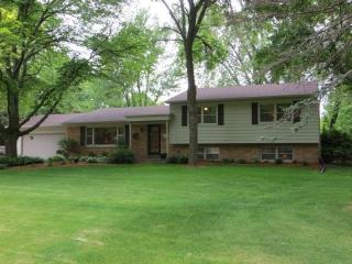 16250 Siesta Ln, Brookfield, WI 53005-3247