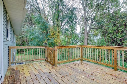 121 Fir Ave, Tiverton RI  02878-1640 exterior