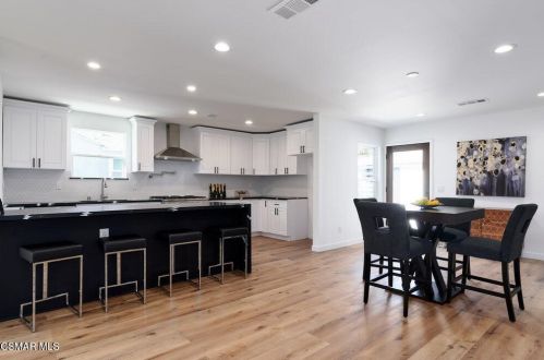 14363 Collins St, Van Nuys CA 91316-1030 exterior