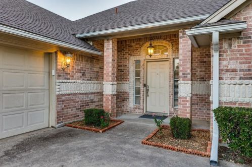 1017 Rolling Meadows Dr, Burleson, TX 76028-7480