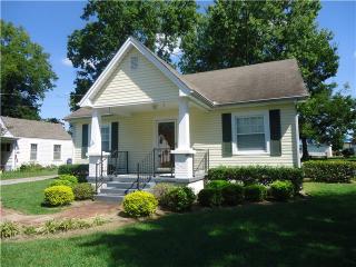 730 Hoover St, Shelbyville, TN 37160-3359
