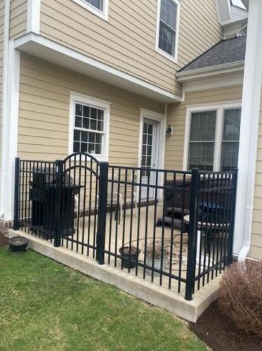 214 Riverfront St, Oakmont, PA 15139-2183