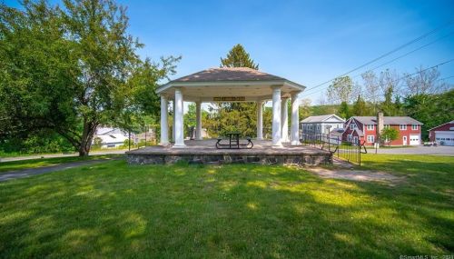 5 Candlewood Hill Rd, Higganum CT  06441-4202 exterior