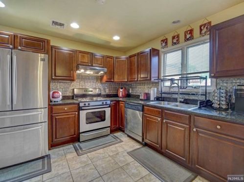 415 Washington Ave, Cliffside Park NJ  07010-1815 exterior