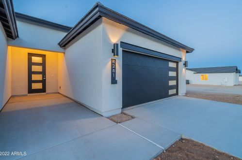 20113 Roy Rogers Rd, Wittmann, AZ 85361-9853