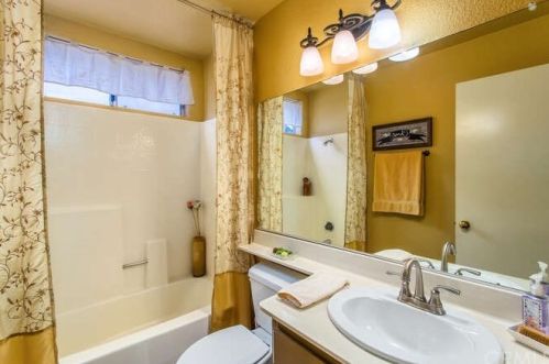 3622 Capriole Rd, Riverside CA  92503-4914 exterior