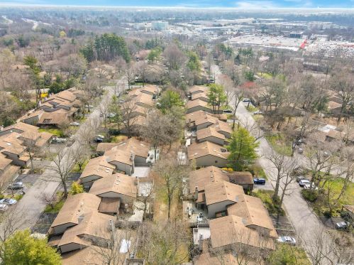 272 Vista Dr, Muttontown NY  11753-2807 exterior