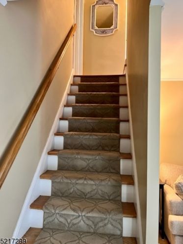 16 Haines Dr, Bloomfield NJ  07003-2906 exterior