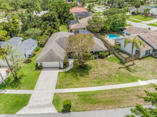 13868 Barberry Dr, West Palm Beach, FL 33414-8163