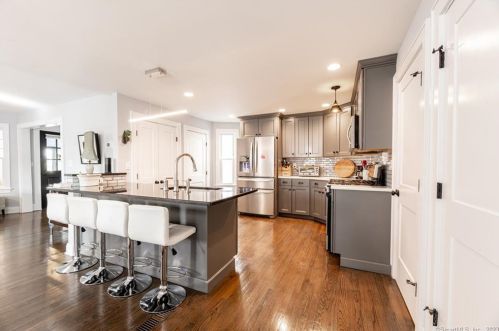 53 Grant St, Milford CT 06460-5310 exterior