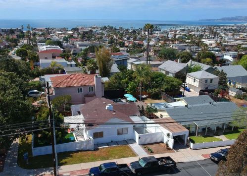 1704 Ebers St, San Diego CA  92107-3504 exterior