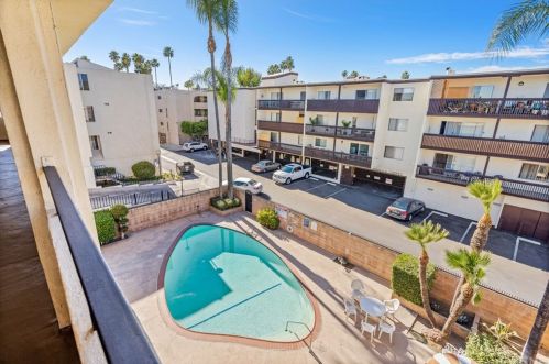 5339 Newcastle Ave, Van Nuys CA 91316-3082 exterior