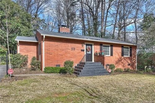 725 Lochridge Rd, Charlotte, NC 28209-4750