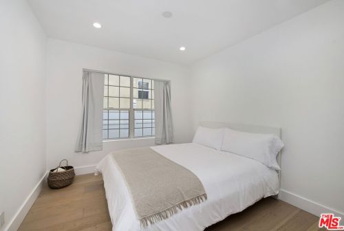 5143 Newcastle Ave, Van Nuys CA  91316-3512 exterior