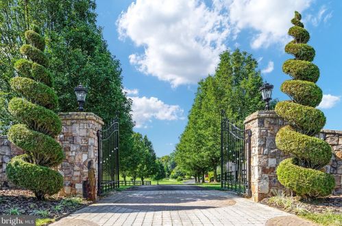 37789 Baker Mill Rd, Purcellville, VA 20132-2916