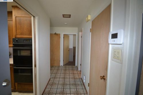 18693 Brickell Way, Hayward, CA 94546-2405