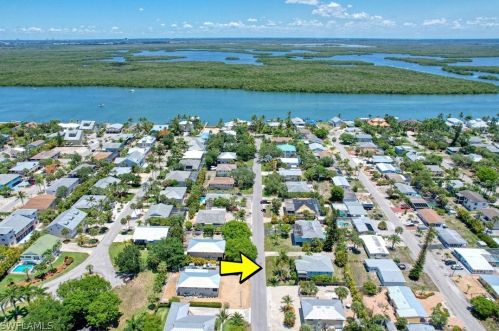120 Bay Mar Dr, Fort Myers Beach, FL 33931-3808