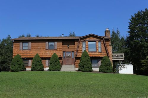 5 Captain Mcgovern Dr, Stony Point, NY 10980-1730