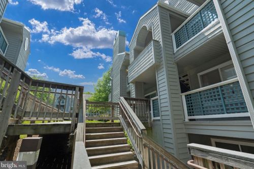 11723 Summerchase Cir, Herndon VA  20194-1137 exterior