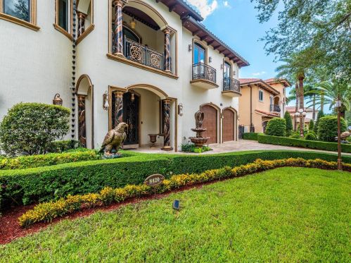 8420 169th Ter, Hialeah, FL 33016-4646