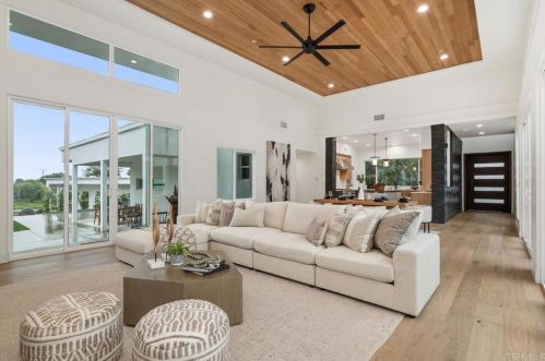 1500 Gamble Ln, Escondido CA  92029-4321 exterior