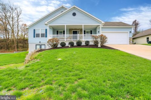 1 Colonial Ct, Lees Cross Roads, PA 17257-9588
