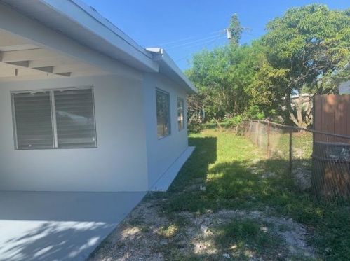 1624 2nd St, Boynton Beach, FL 33435-2707