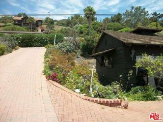 29910 Cuthbert Rd, Malibu, CA 90265-3712