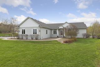 813 Hillside Trl, Hudson WI  54016-7337 exterior
