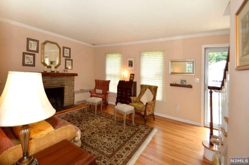 20 Hartel Ln, Montvale, NJ 07645-1307