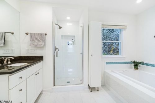 41 Essex Ave, Bernardsville NJ  07924-2235 exterior