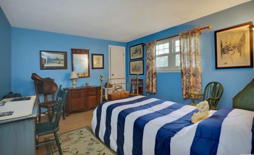 61 Bayonne Ave, Central Islip NY  11722-3429 exterior