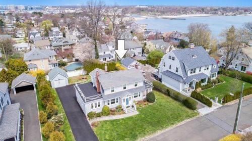 42 Gurley Rd, Stamford, CT 06902-7841