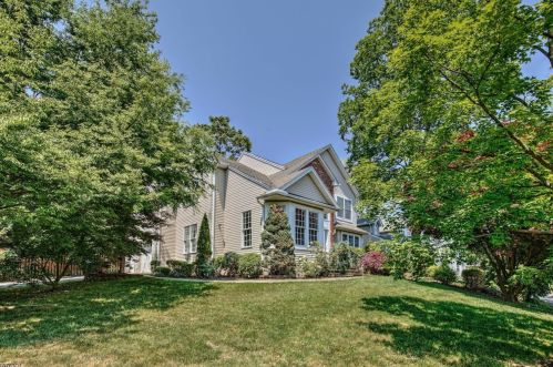 11 Blazure Dr, Bernardsville, NJ 07924-2525