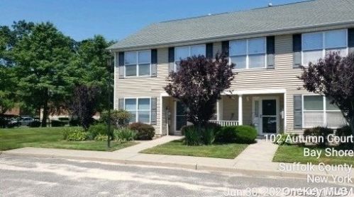 104 Autumn Ct, Bayshore, NY 11706-7402