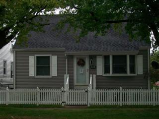 2022 Monroe St, Sandusky, OH 44870-2025