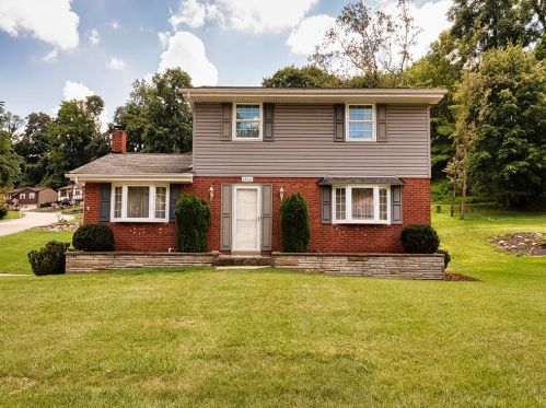 6536 Zupancic Dr, Pittsburgh, PA 15236-3652
