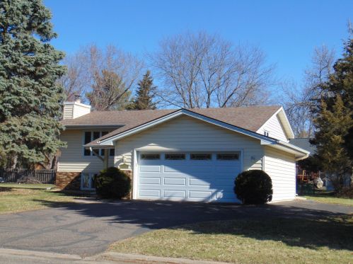 1722 Laurel Ave, Hudson, WI 54016-2049