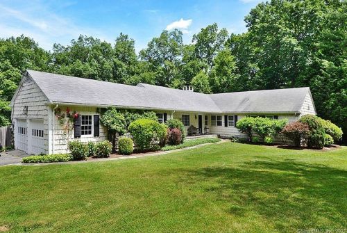 170 Bridle Path Ln, New Canaan CT  06840-3907 exterior