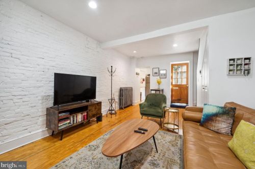 1009 Leithgow St, Philadelphia PA  19123-1420 exterior