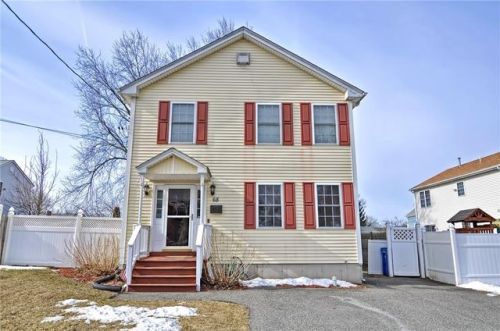 68 Maybury St, Cumberland RI  02864-6822 exterior