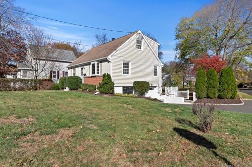 1606 Nichols Ave, Stratford, CT 06614-2667
