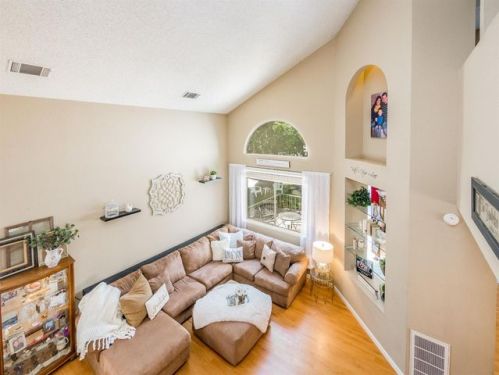 6055 Iowa Ave, Fresno, CA 93727-6807
