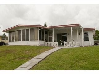 31608 Terrace Dr, Tavares, FL 32778-4748