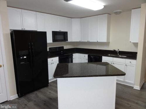 26 Crawford Dr, Charles Town, WV 25414-6502