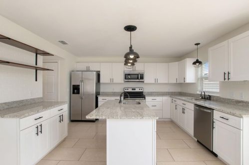 10018 Creek Bluff Dr, Riverview, FL 33578-7559