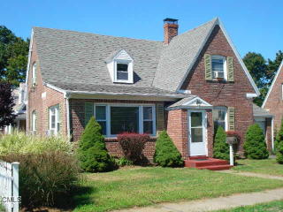 70 Hemlock St, Stratford, CT 06615-7522