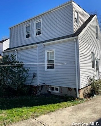 183 Kamda Blvd, New Hyde Park, NY 11040-3118