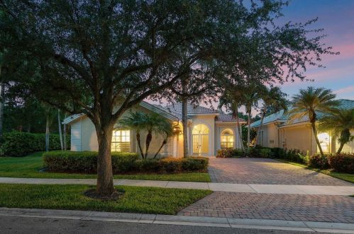 2900 Rio Claro Dr, West Palm Beach, FL 33414-3456