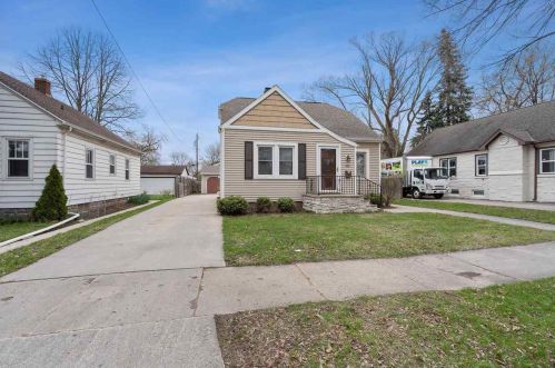 828 Shea Ave, Green Bay, WI 54303-3806